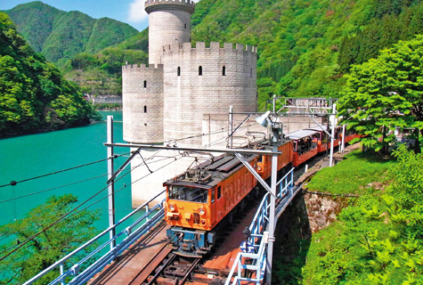 黒部峡谷トロッコ電車と新柳河原発電所(イメージ)