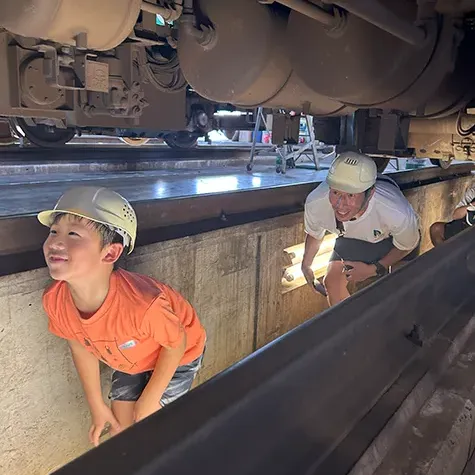 車両基地見学！電車の下ってどうなってるの？！