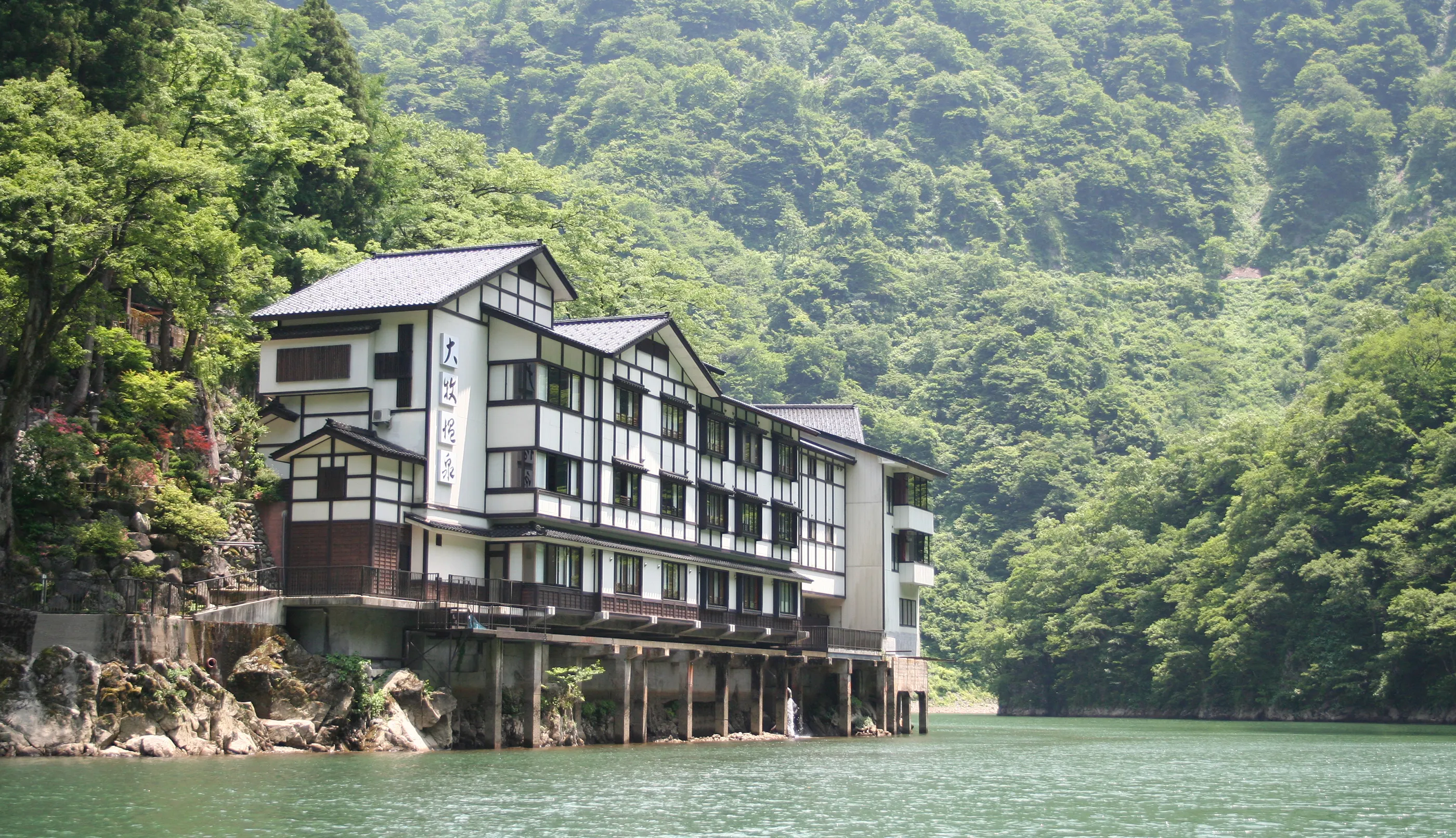 富山 船 で 行く 温泉