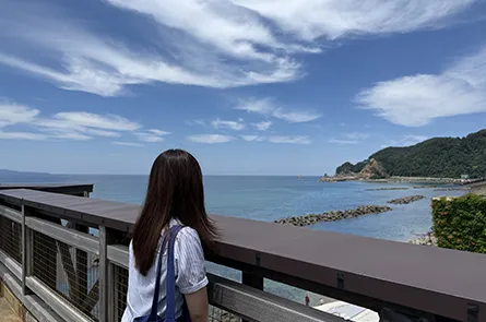 「道の駅笹川流れ（夕日会館）」歩道橋からの景色