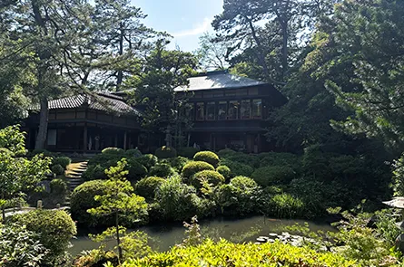 鶴舞園の奥にある清遠閣