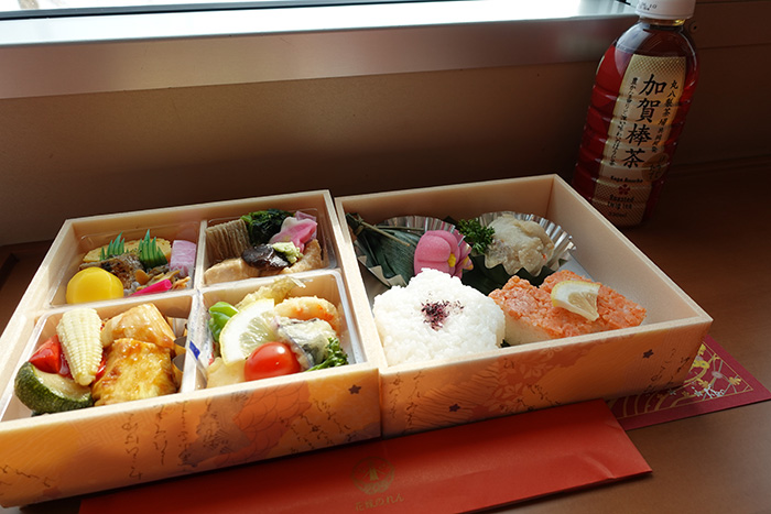 地元の食材が詰まったお弁当