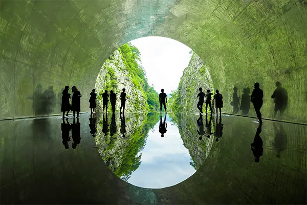 清津峡　マ・ヤンソン / MADアーキテクツ 「Tunnel of Light」（大地の芸術祭作品） Photo by Nakamura Osamu