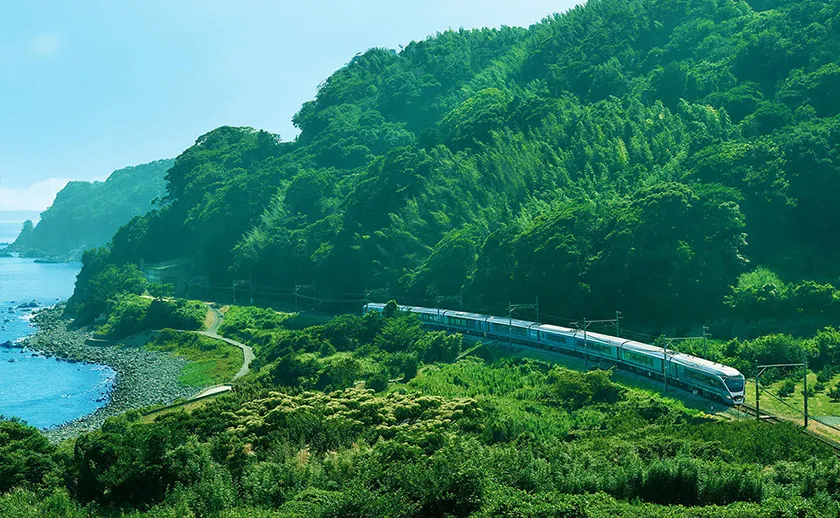 特急「サフィール踊り子」＿提供：JR東日本