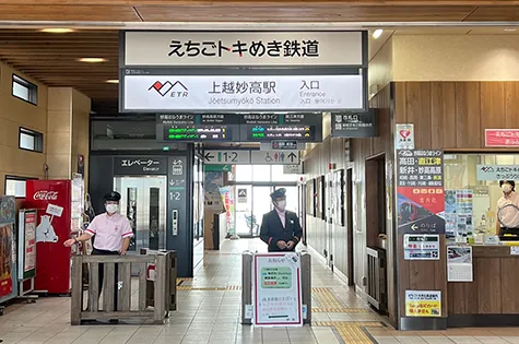 えちごトキめき鉄道の改札