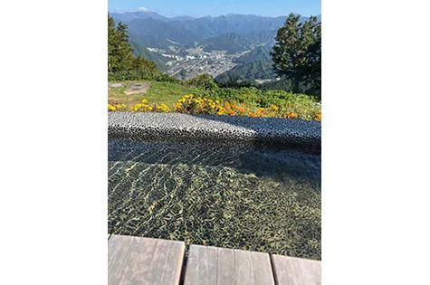 kumo cafeのオープンデッキにある足湯