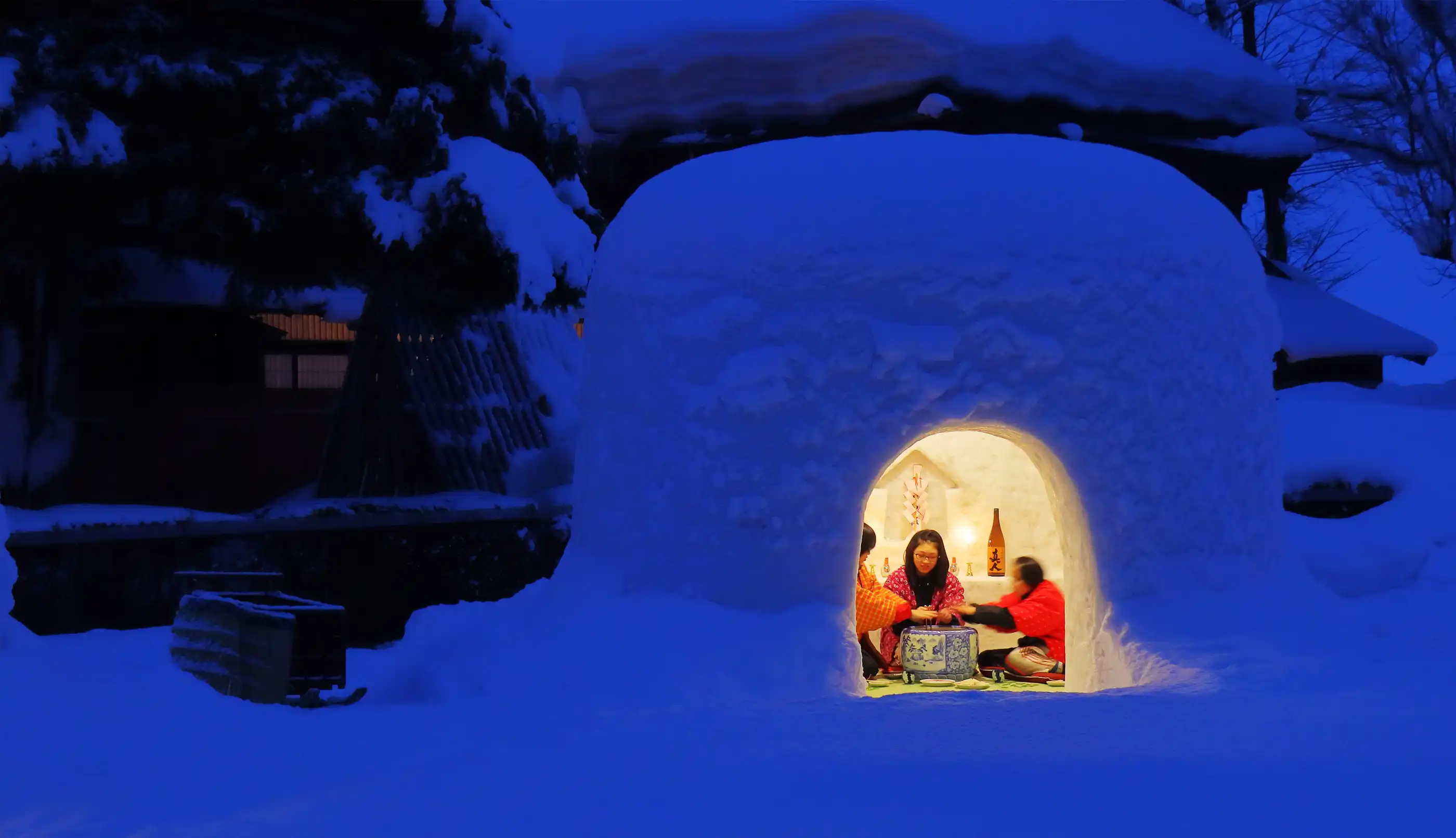 冬の風物詩 「横手のかまくら」と「旭岡山神社梵天奉納祭」｜東北旅行