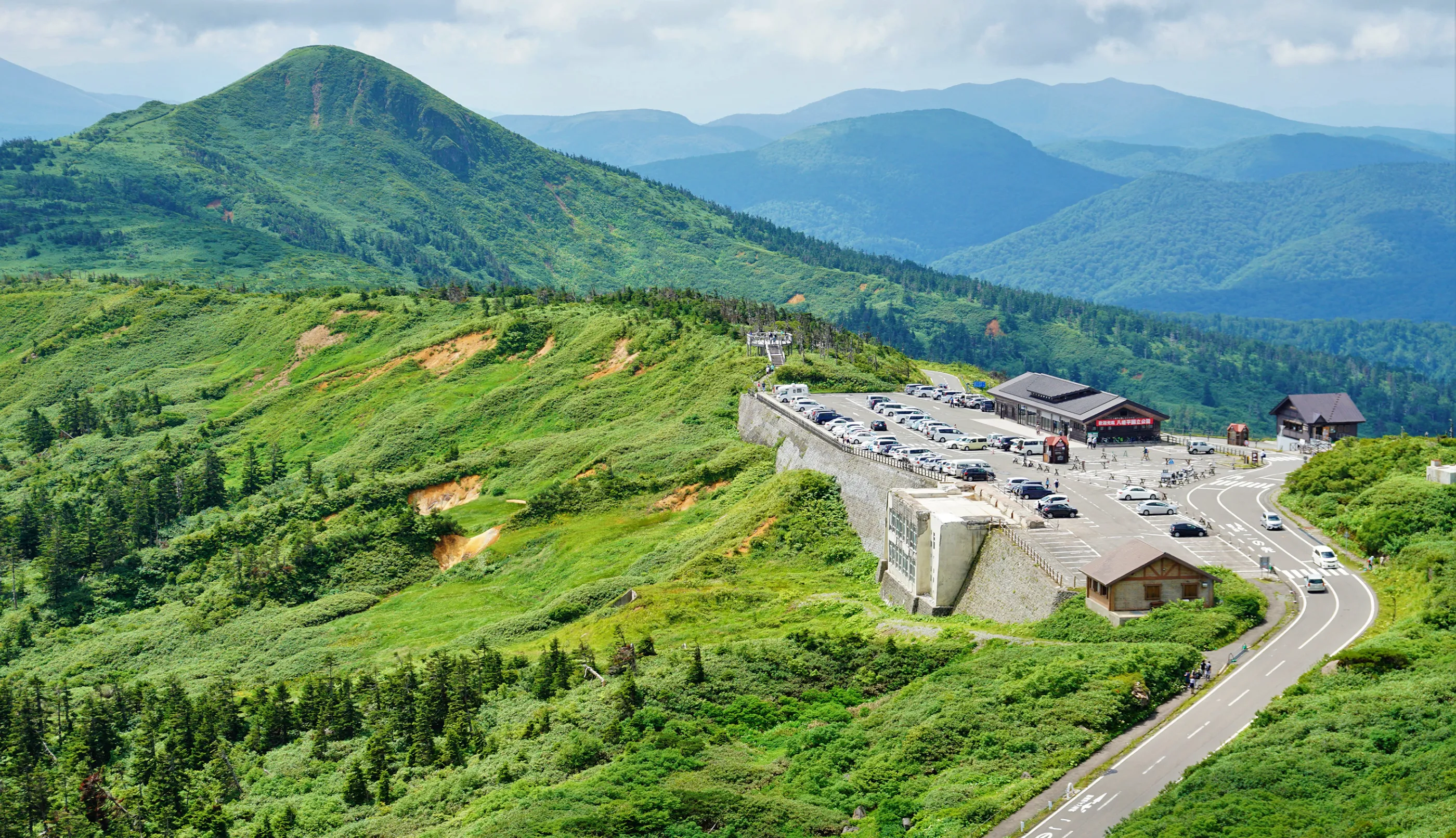 火山が生み出す奇跡の絶景を、四季折々に。「八幡平」｜東北旅行・鉄道
