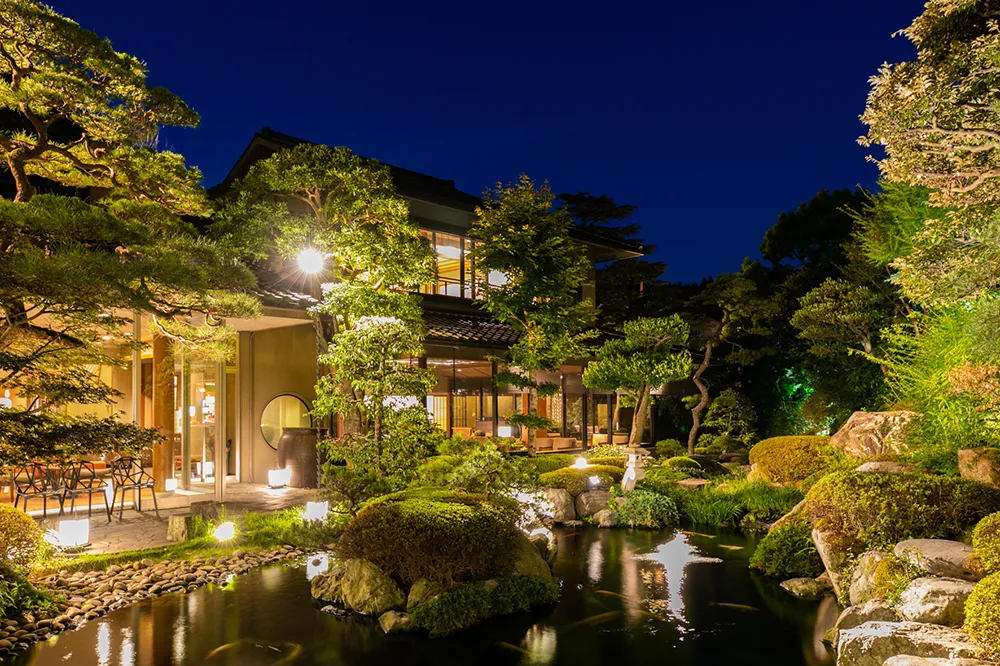 夜の庭園