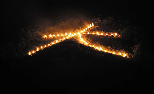 京都五山送り火：左大文字（大文字山）（イメージ） 写真提供：京都五山送り火連合会