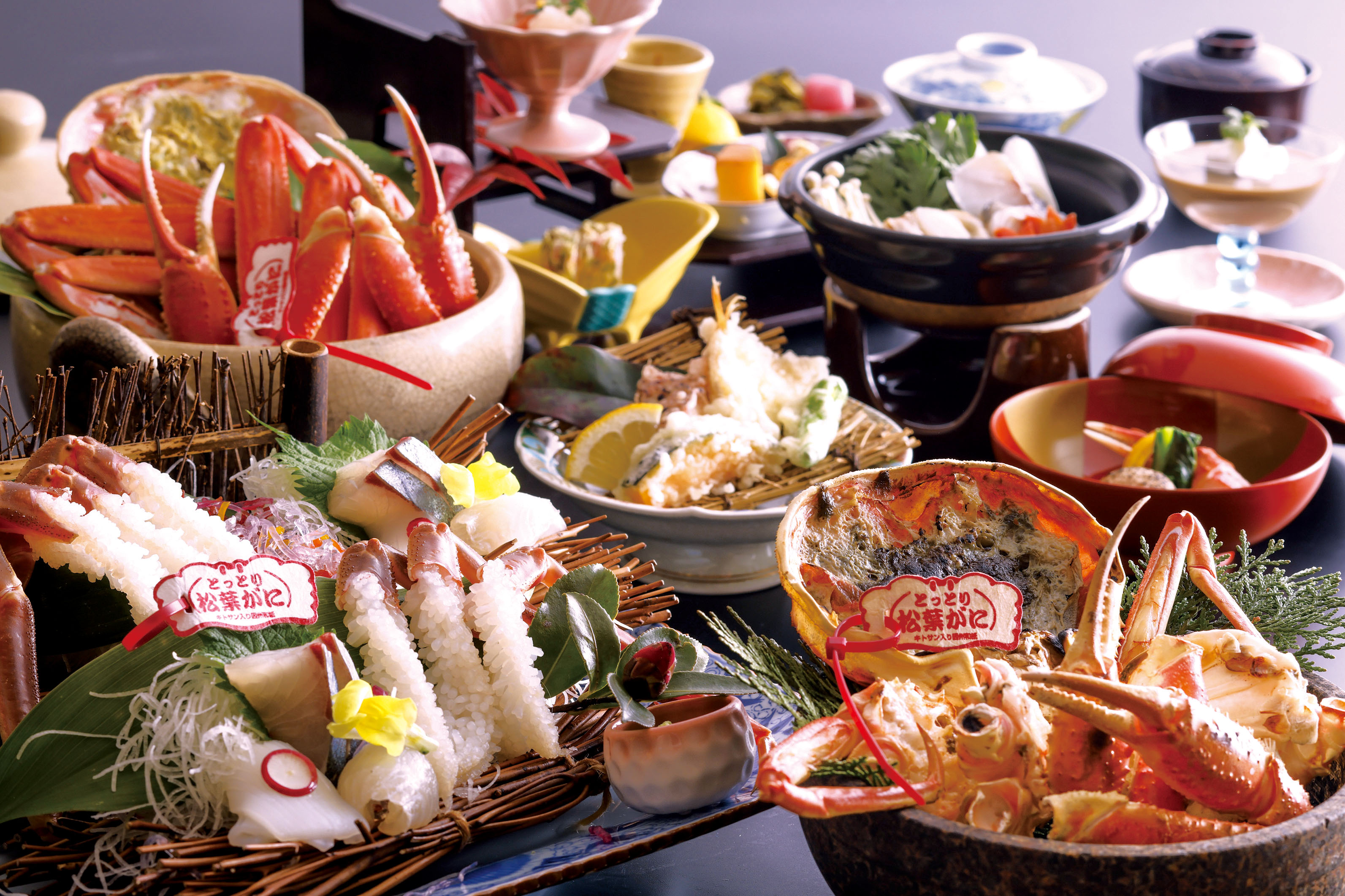 依山楼岩崎・料理の一例(イメージ)　※写真の活蟹料理は2人前です