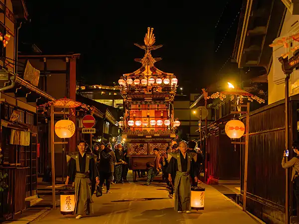 春の高山祭・夜祭（イメージ）　写真提供：高山市
